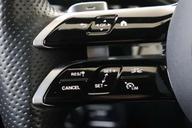 Mercedes-Benz GLA (2024) thumbnail 13