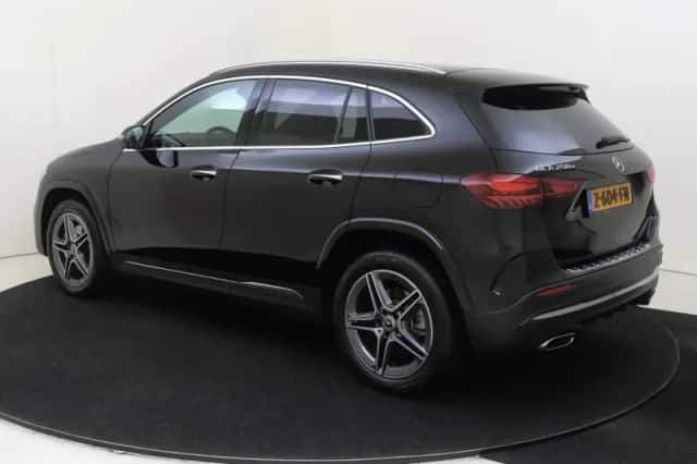 Mercedes-Benz GLA (2024) thumbnail 3