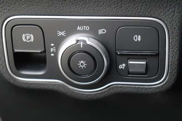 Mercedes-Benz GLA (2024) thumbnail 24