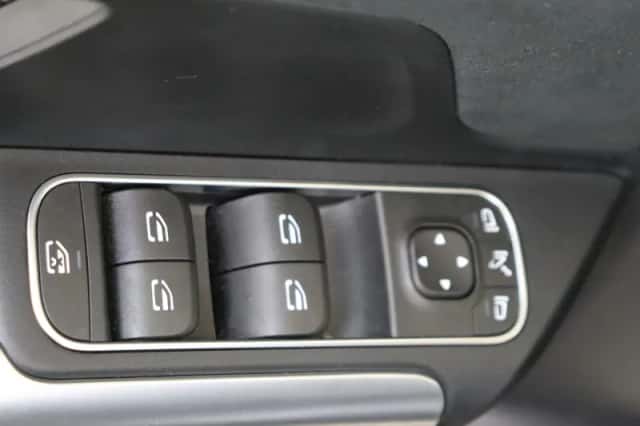Mercedes-Benz GLA (2024) thumbnail 25