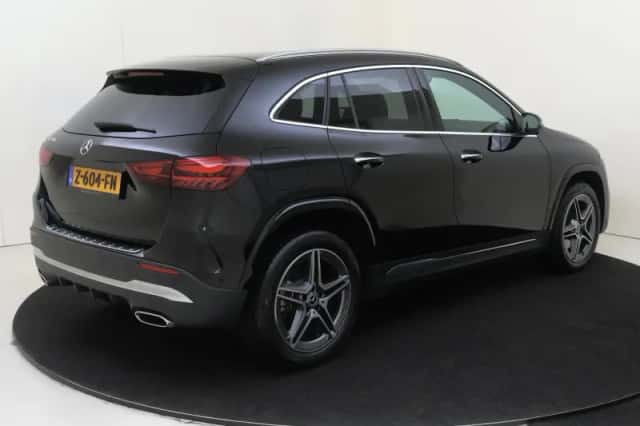 Mercedes-Benz GLA (2024) thumbnail 4