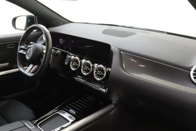 Mercedes-Benz GLA (2024) thumbnail 5