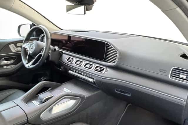 Mercedes-Benz GLE (2024) thumbnail 3