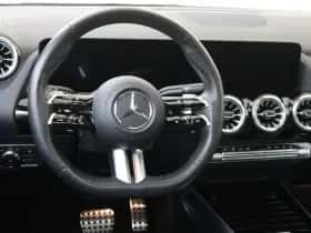 Mercedes-Benz GLA thumbnail 4