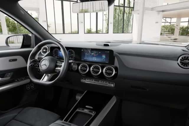 Mercedes-Benz GLA (2026) thumbnail 2