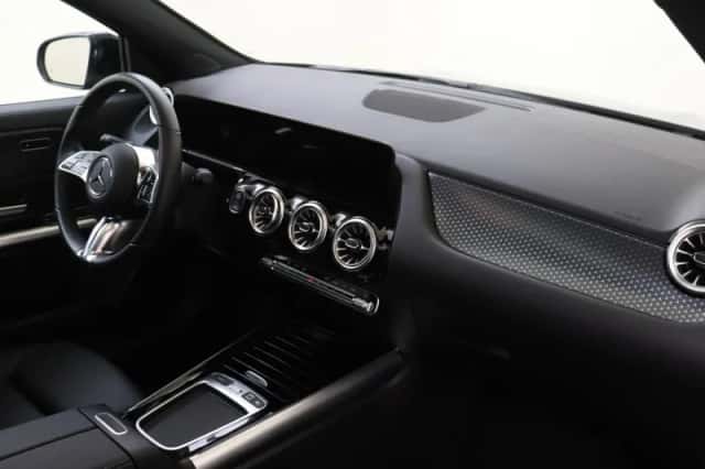 Mercedes-Benz GLA (2025) thumbnail 3