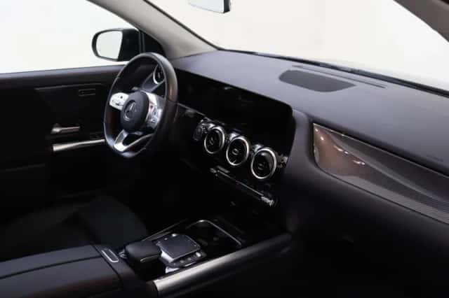 Mercedes-Benz GLA (2022) thumbnail 6