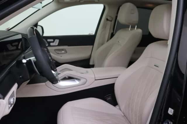 Mercedes-Benz GLE (2024) thumbnail 3