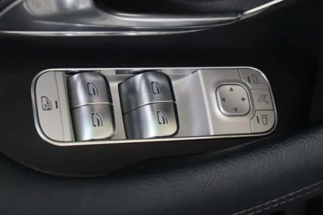 Mercedes-Benz GLE (2025) thumbnail 28