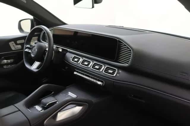 Mercedes-Benz GLE (2025) thumbnail 4