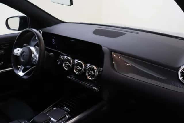 Mercedes-Benz GLA (2020) thumbnail 4
