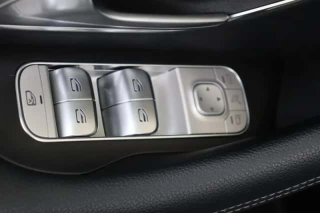 Mercedes-Benz GLE (2023) thumbnail 31