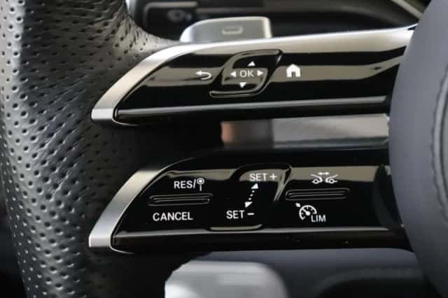 Mercedes-Benz GLE (2023) thumbnail 13