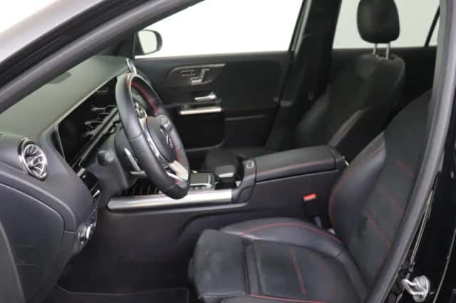 Mercedes-Benz GLA (2021) thumbnail 3
