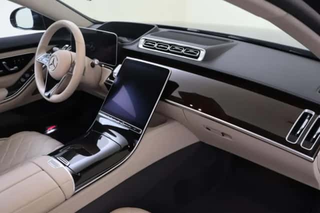Mercedes-Benz S-Klasse (2024) thumbnail 3