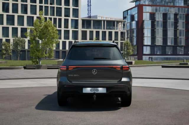 Mercedes-Benz EQB (2024) thumbnail 7