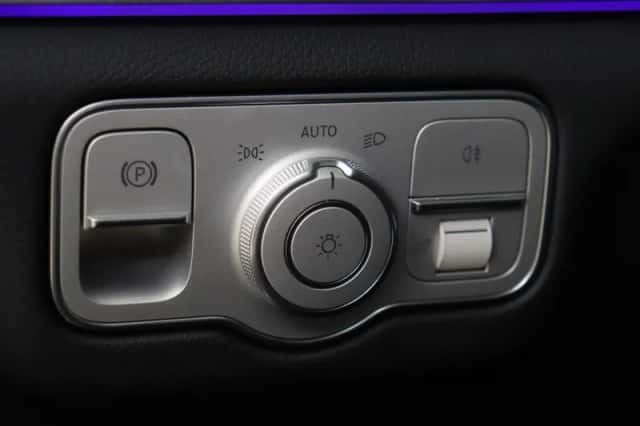 Mercedes-Benz GLE (2025) thumbnail 37