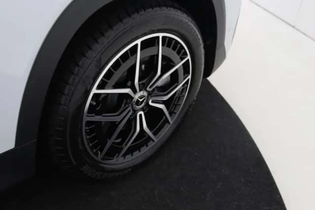 Mercedes-Benz EQB (2023) thumbnail 12