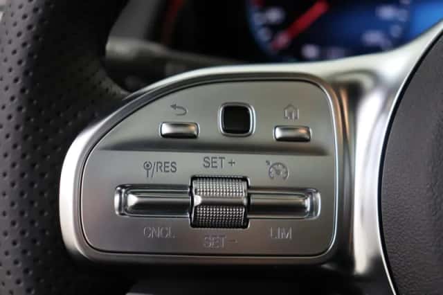 Mercedes-Benz EQB (2023) thumbnail 16