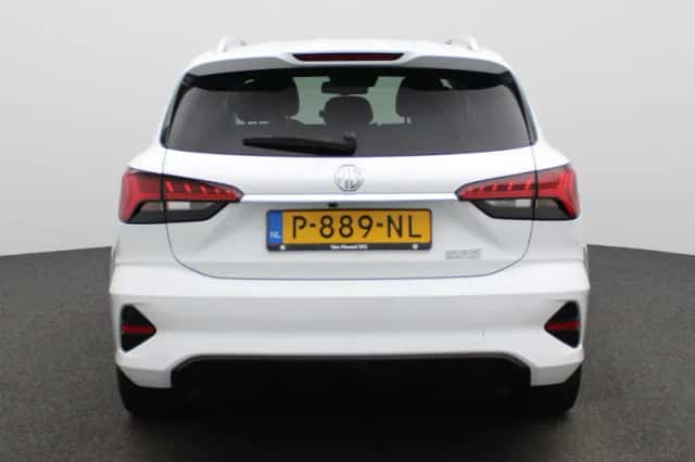 MG MG5 (2022) thumbnail 6