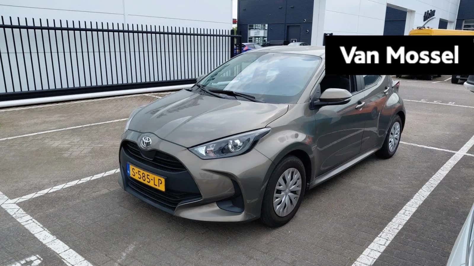 Toyota Yaris (2023) — foto 1