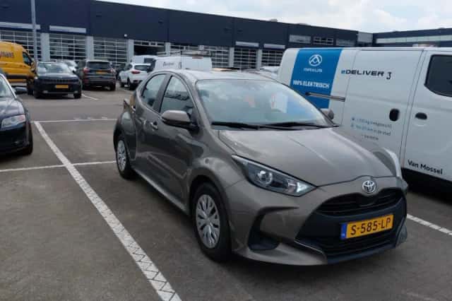 Toyota Yaris (2023) thumbnail 2