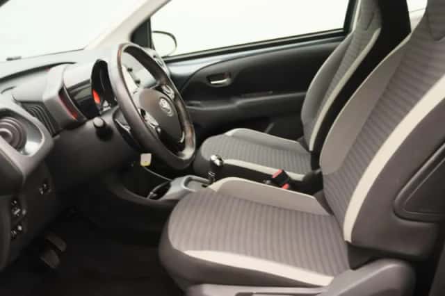 Toyota Aygo (2018) thumbnail 12
