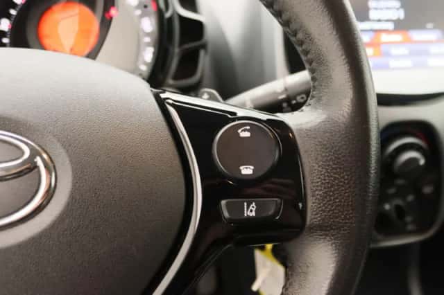 Toyota Aygo (2018) thumbnail 18