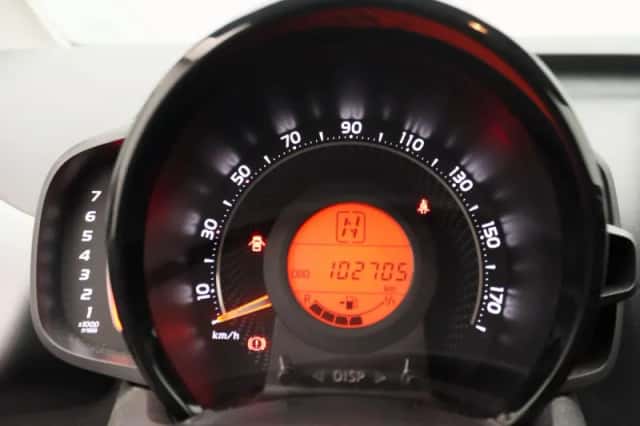 Toyota Aygo (2018) thumbnail 8