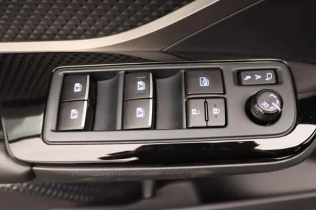 Toyota C-HR (2019) thumbnail 20