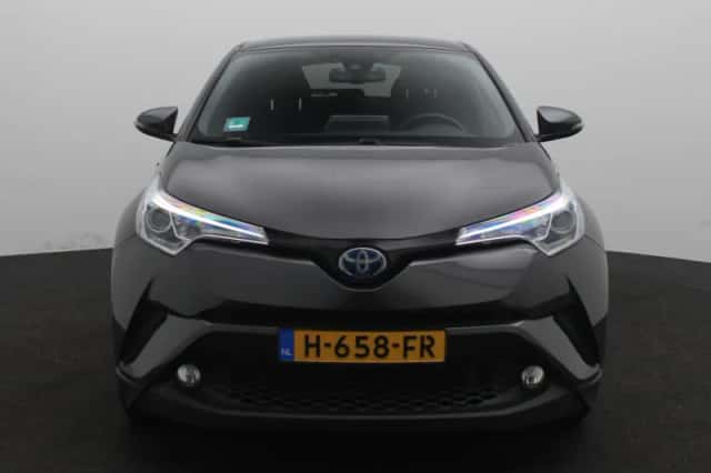 Toyota C-HR (2019) thumbnail 3
