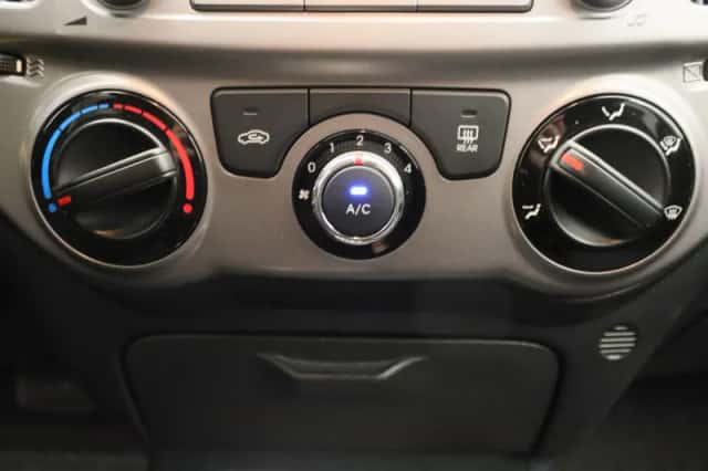 Hyundai i20 (2015) thumbnail 12