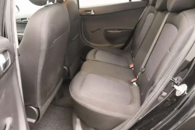 Hyundai i20 (2015) thumbnail 15