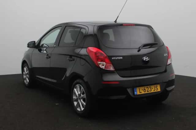 Hyundai i20 (2015) thumbnail 3