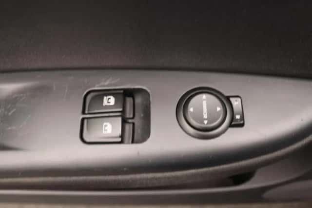 Hyundai i20 (2015) thumbnail 24