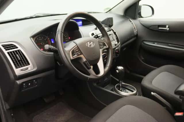 Hyundai i20 (2015) thumbnail 25