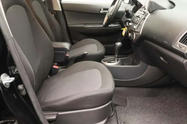 Hyundai i20 (2015) thumbnail 27