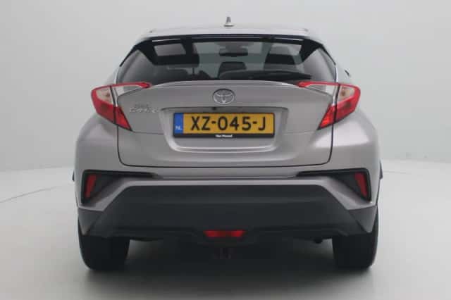 Toyota C-HR (2019) thumbnail 6