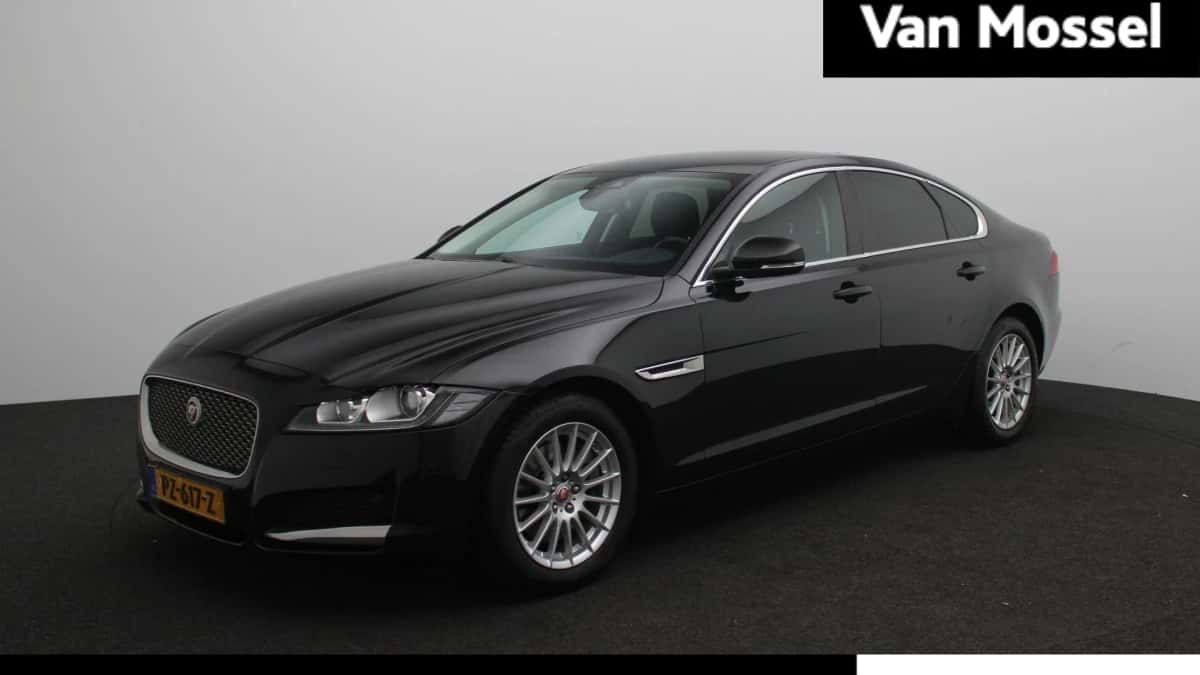Jaguar XF (2017) — foto 1