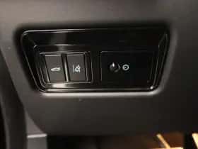 Jaguar XF (2017) thumbnail 22