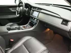 Jaguar XF (2017) thumbnail 25