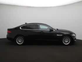 Jaguar XF (2017) thumbnail 6