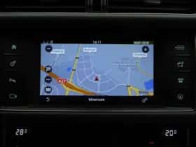 Jaguar XF (2017) thumbnail 9
