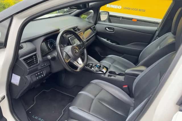Nissan Leaf (2019) thumbnail 2