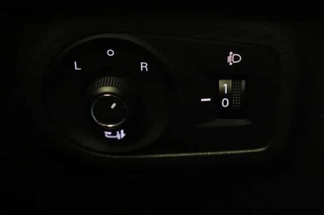 MG ZS EV (2023) thumbnail 27