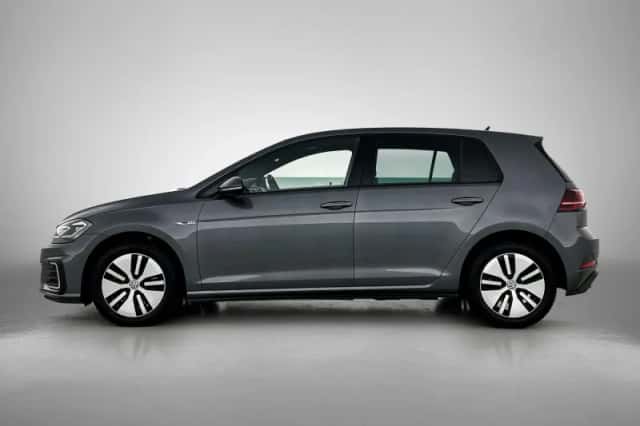 Volkswagen Golf (2020) thumbnail 2