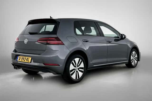 Volkswagen Golf (2020) thumbnail 4