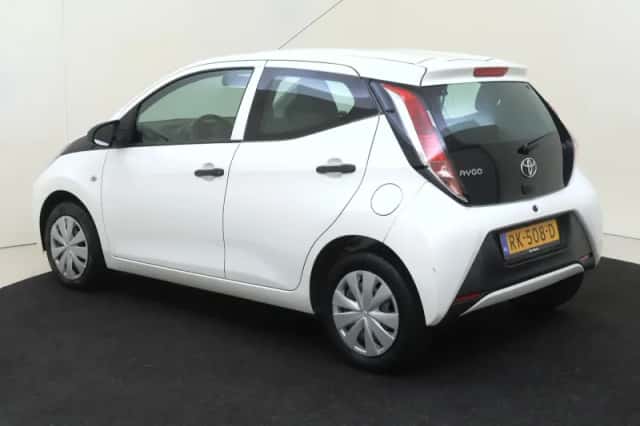 Toyota Aygo (2017) thumbnail 5