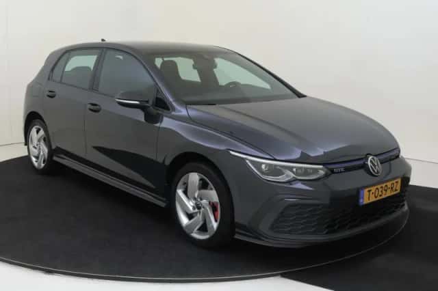 Volkswagen Golf (2021) thumbnail 3