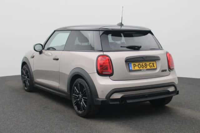 MINI Cooper (2022) thumbnail 3